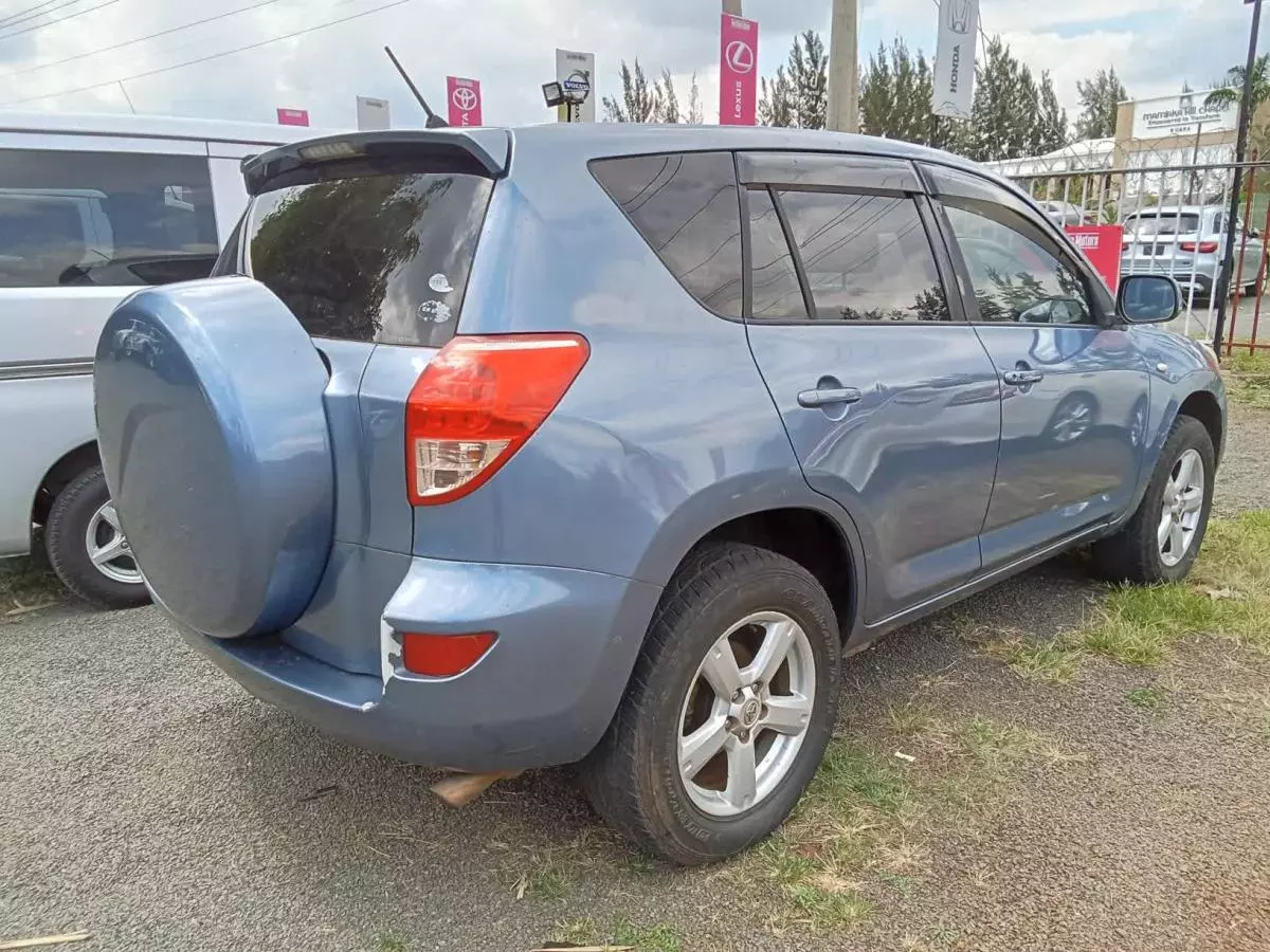 Toyota RAV 4   - 2005