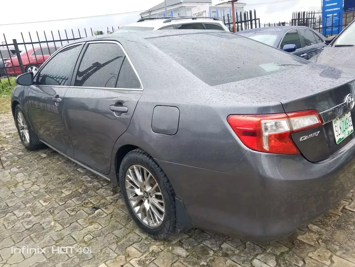 Toyota Camry   - 2012