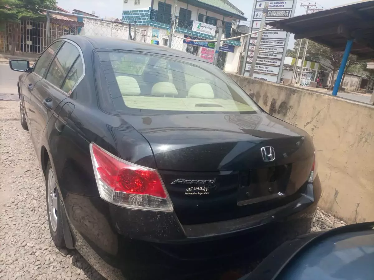 Honda Accord - 2009