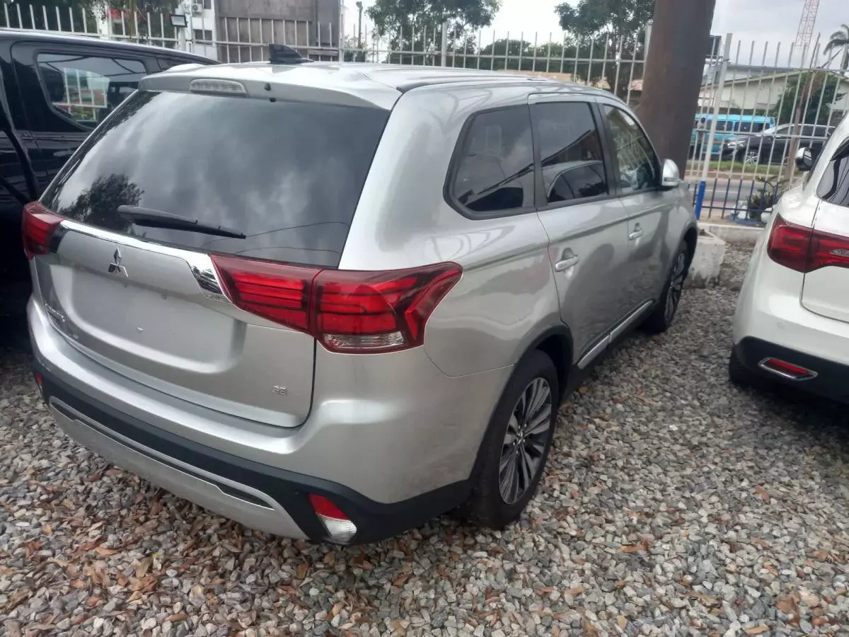 Mitsubishi OUTLANDER   - 2020