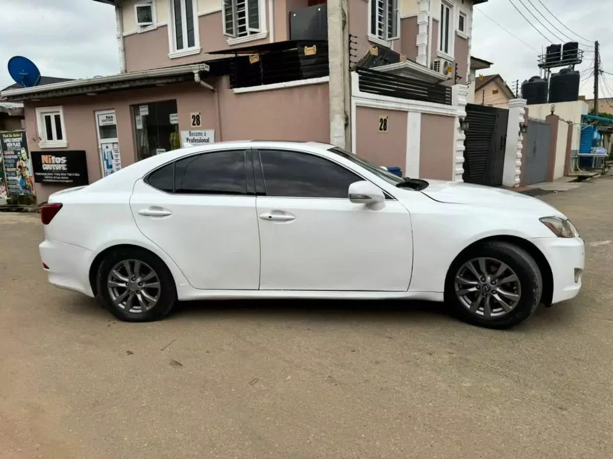 Lexus IS 250   - 2010