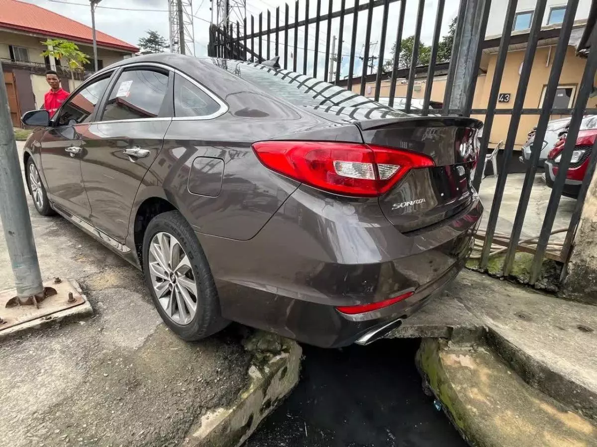 Hyundai Sonata   - 2015