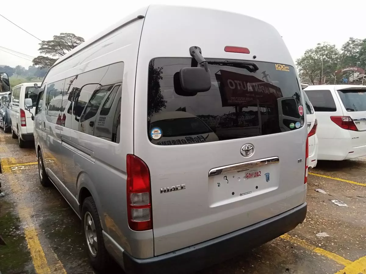 Toyota Hiace   - 2015