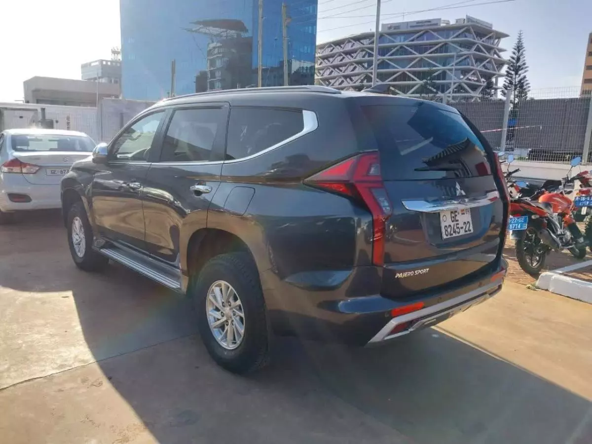 Mitsubishi Pajero Sport - 2021