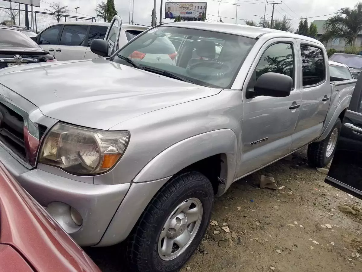 Toyota Tacoma   - 2008