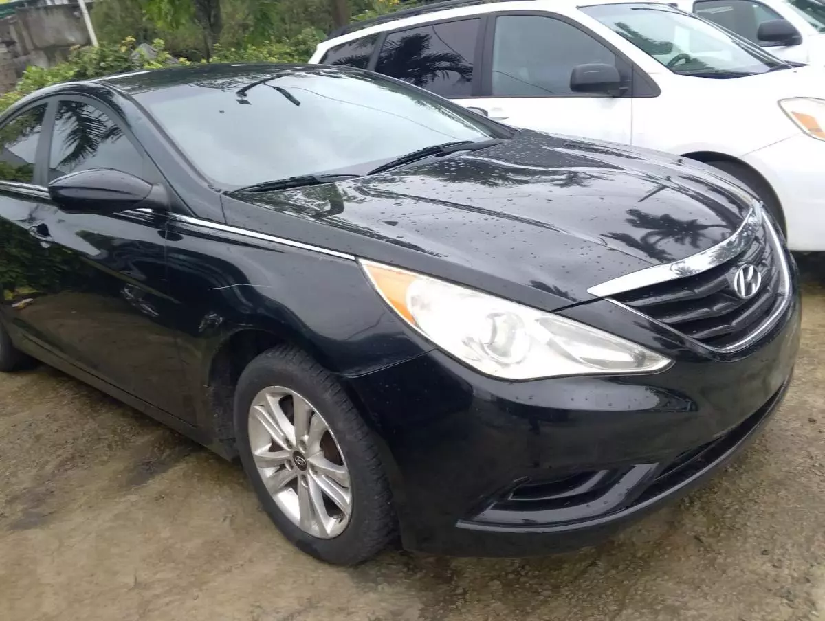 Hyundai Sonata   - 2013