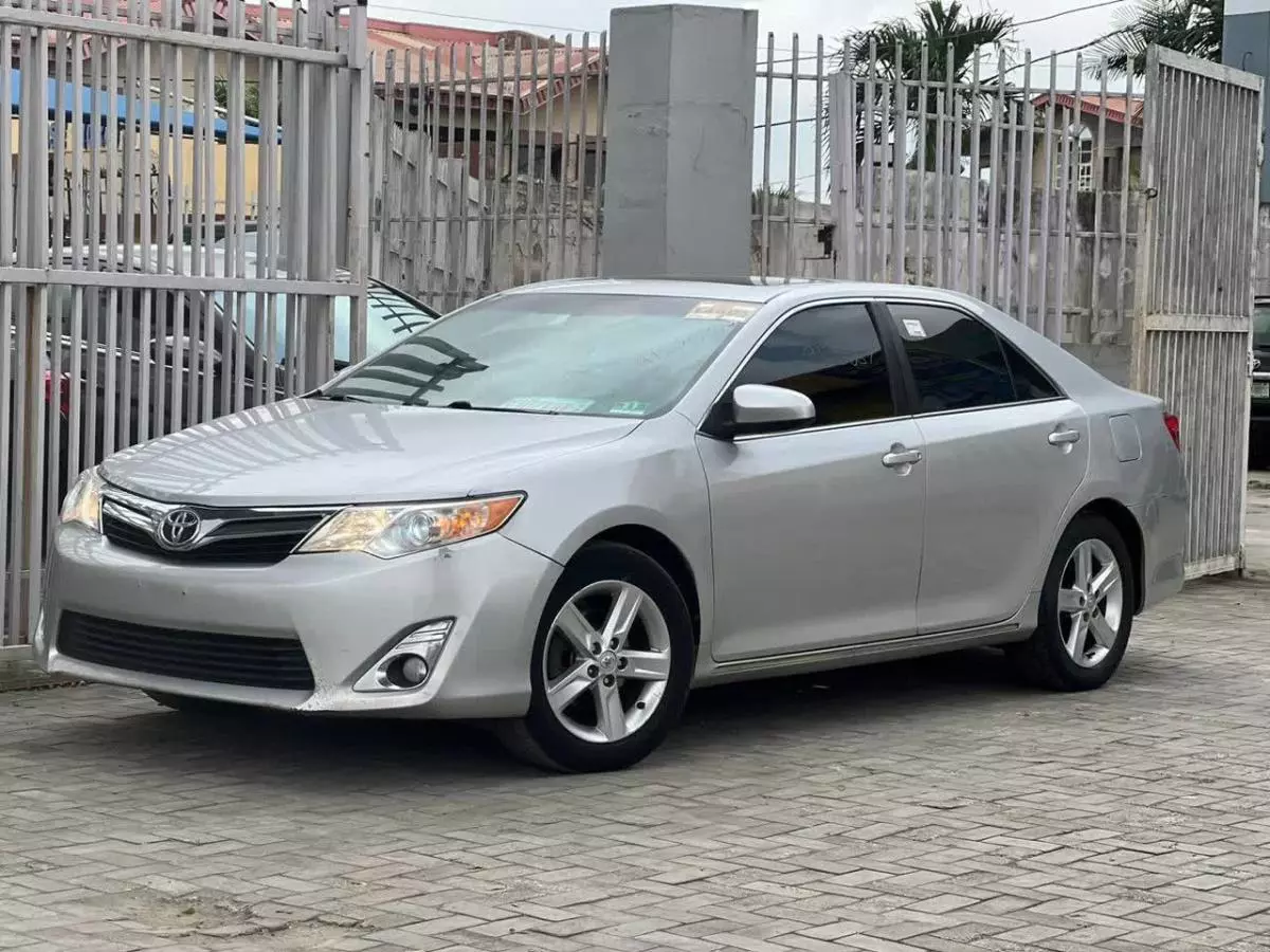 Toyota Camry   - 2014