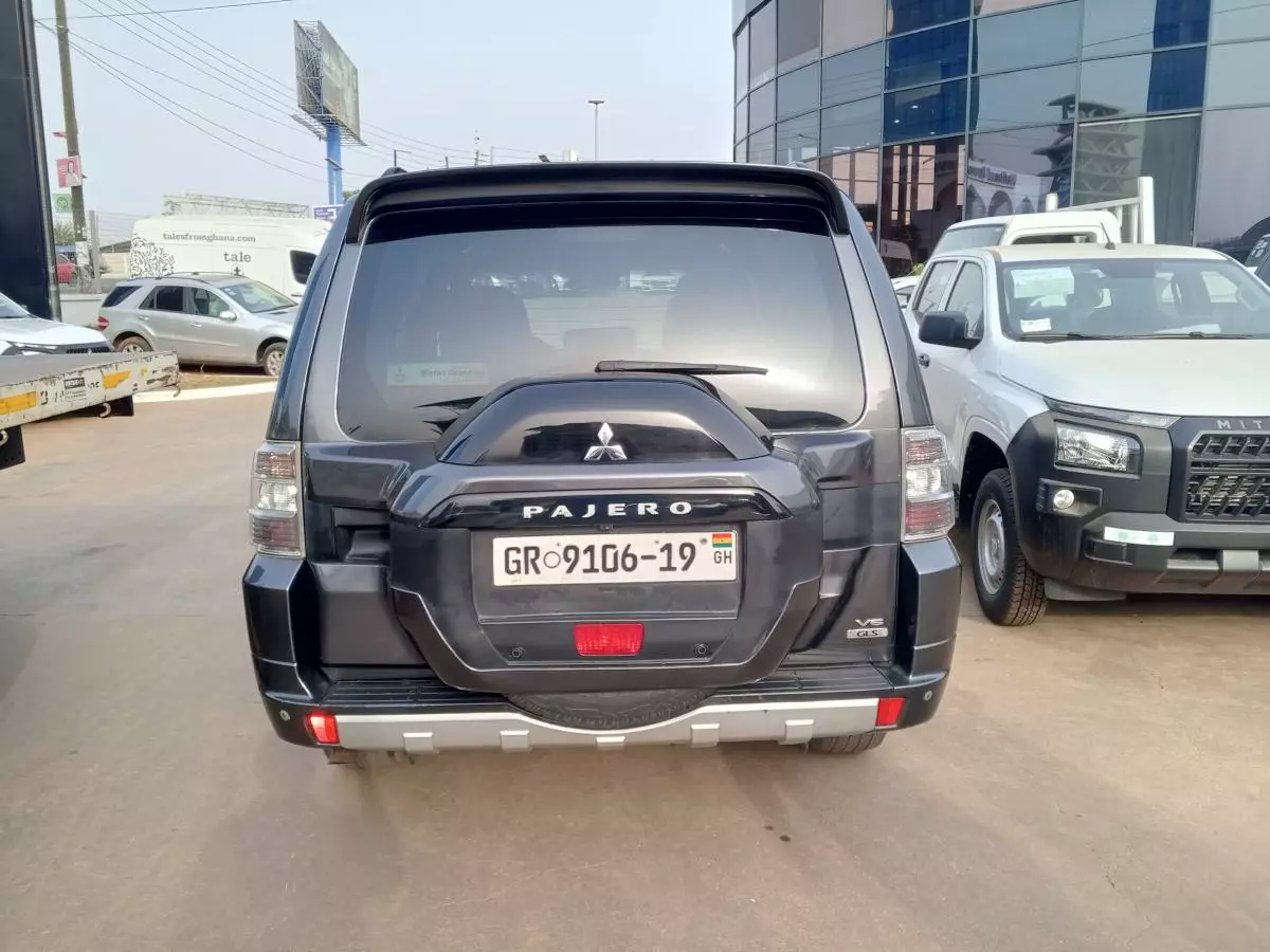 Mitsubishi Pajero   - 2019