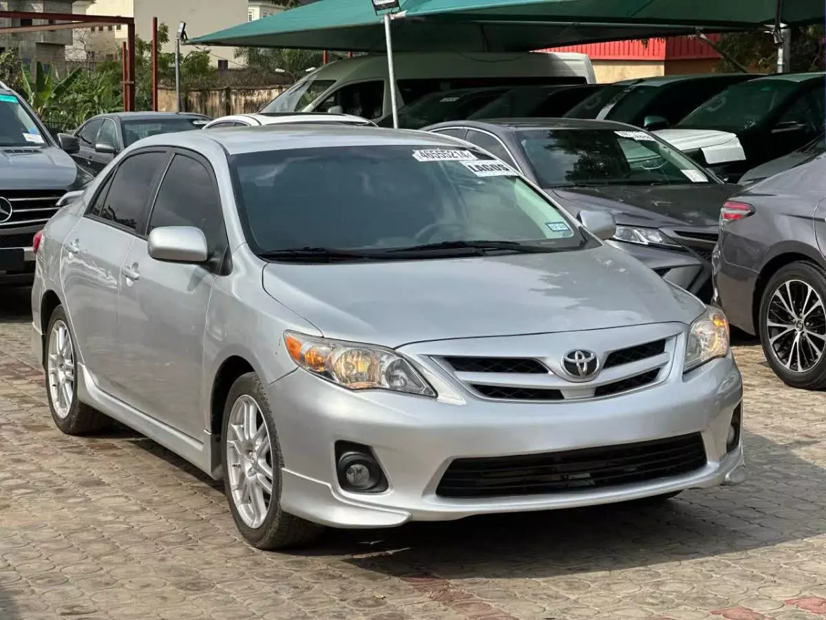 Toyota Corolla   - 2012