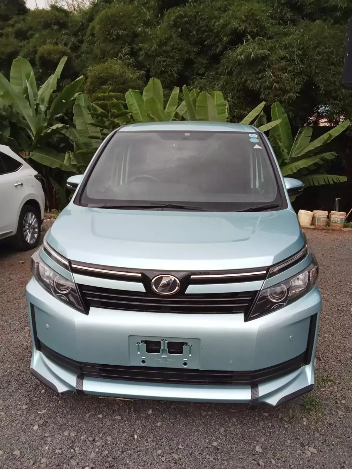 Toyota Voxy    - 2017