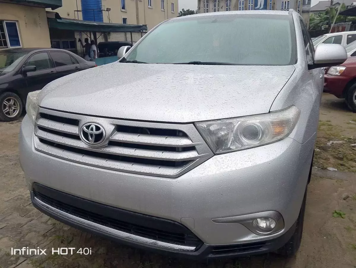 Toyota Highlander   - 2013