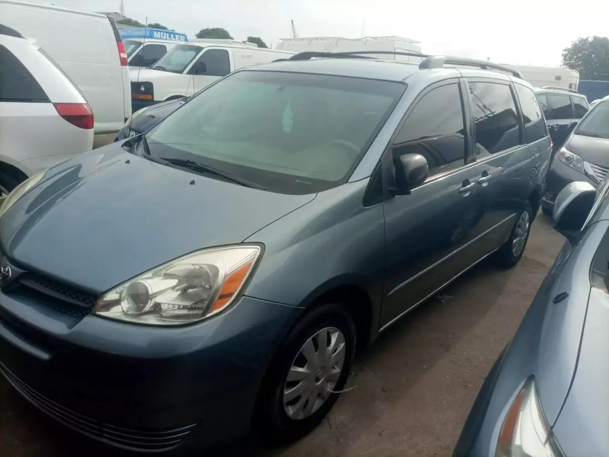 Toyota Sienna   - 2005