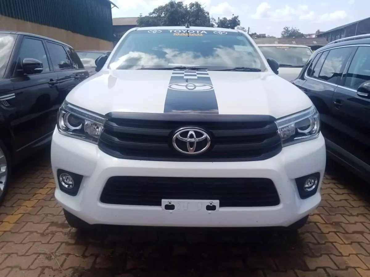 Toyota Hilux    - 2016