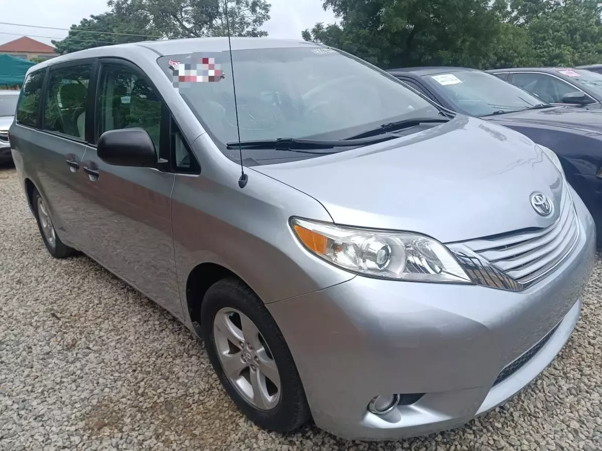 Toyota Sienna   - 2012