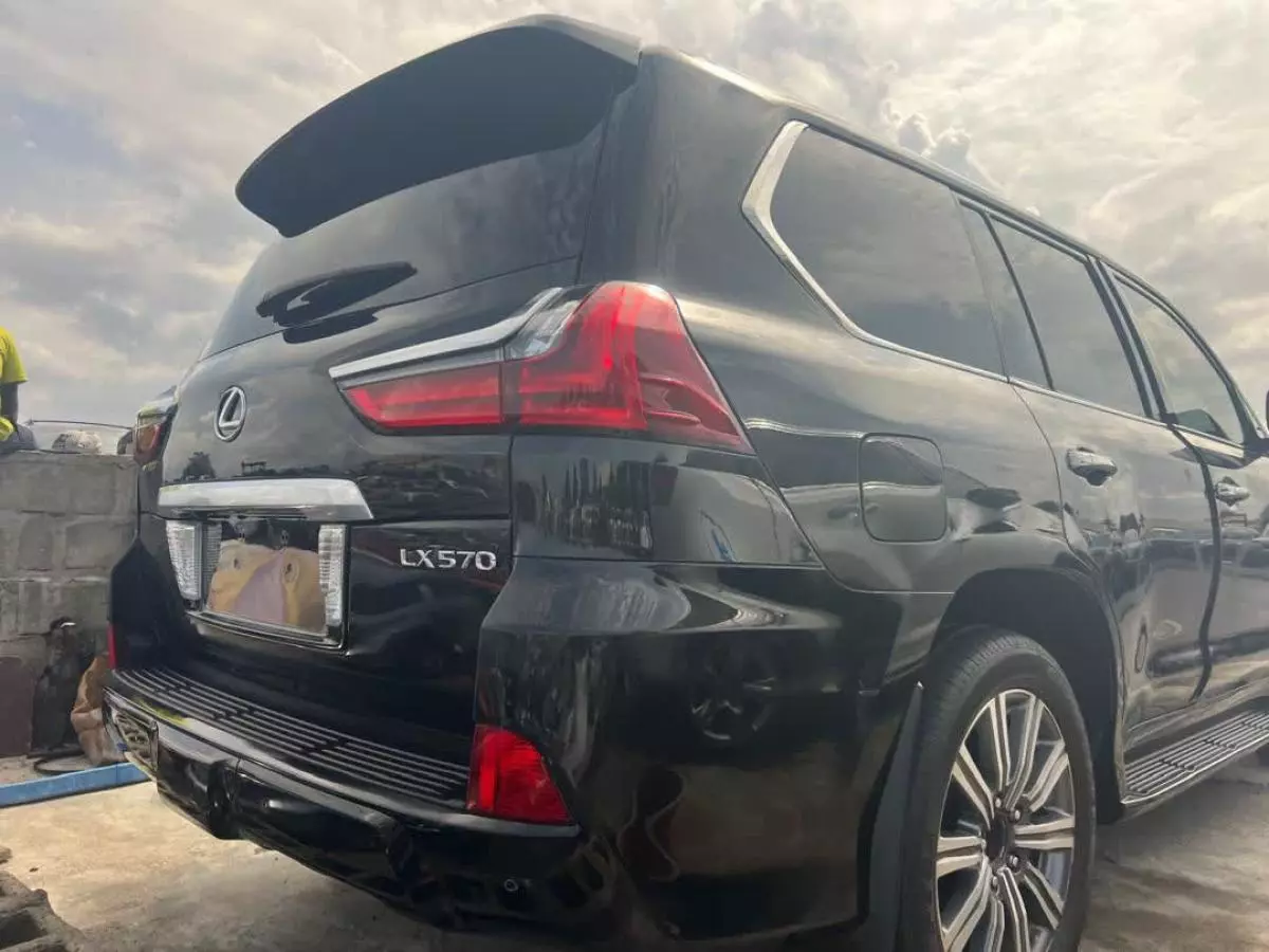 Lexus LX 570   - 2016