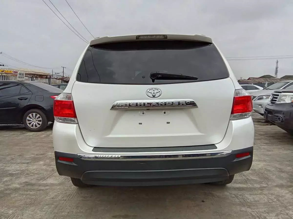 Toyota Highlander   - 2012