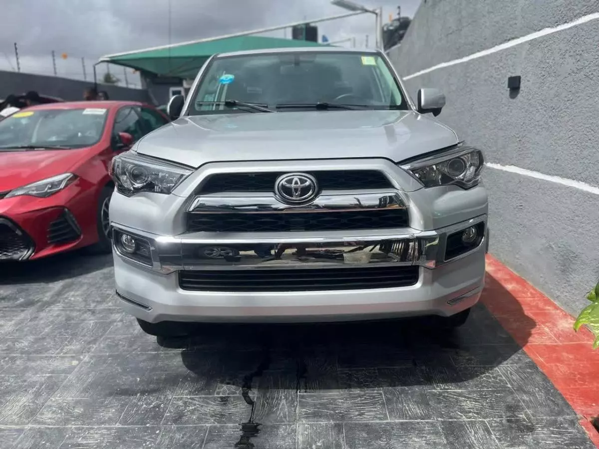 Toyota 4-Runner   - 2011