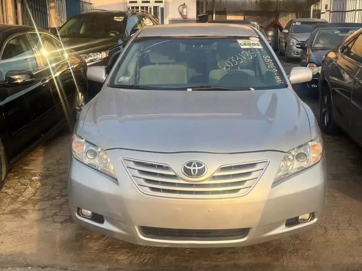 Toyota Camry   - 2009