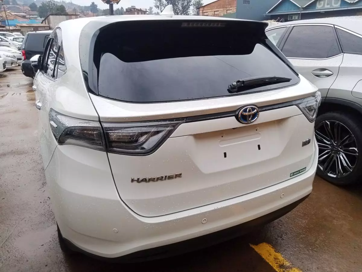 Toyota Harrier hybrid    - 2016