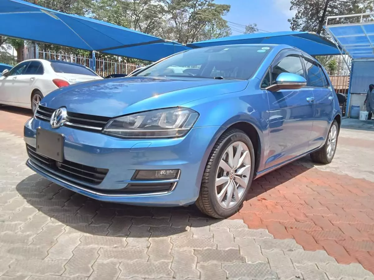 Volkswagen Golf   - 2016