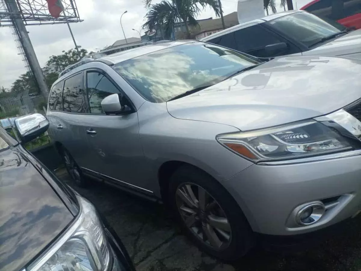 Nissan Pathfinder - 2016