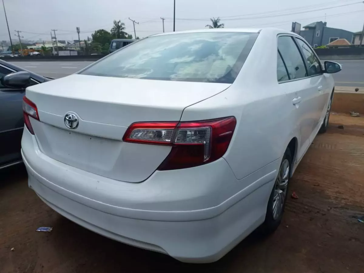 Toyota Camry   - 2014