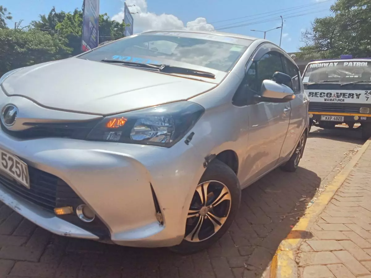 Toyota Vitz   - 2014