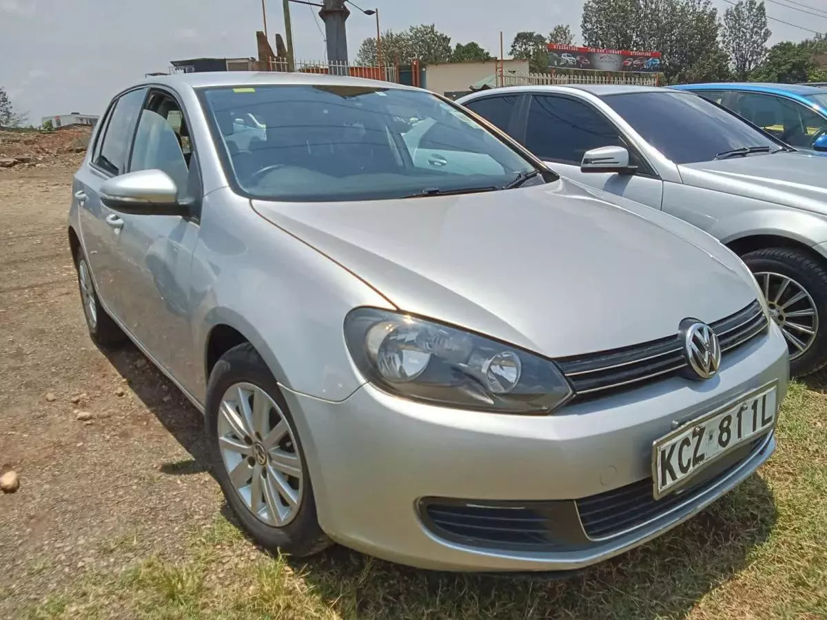 Volkswagen Golf   - 2013