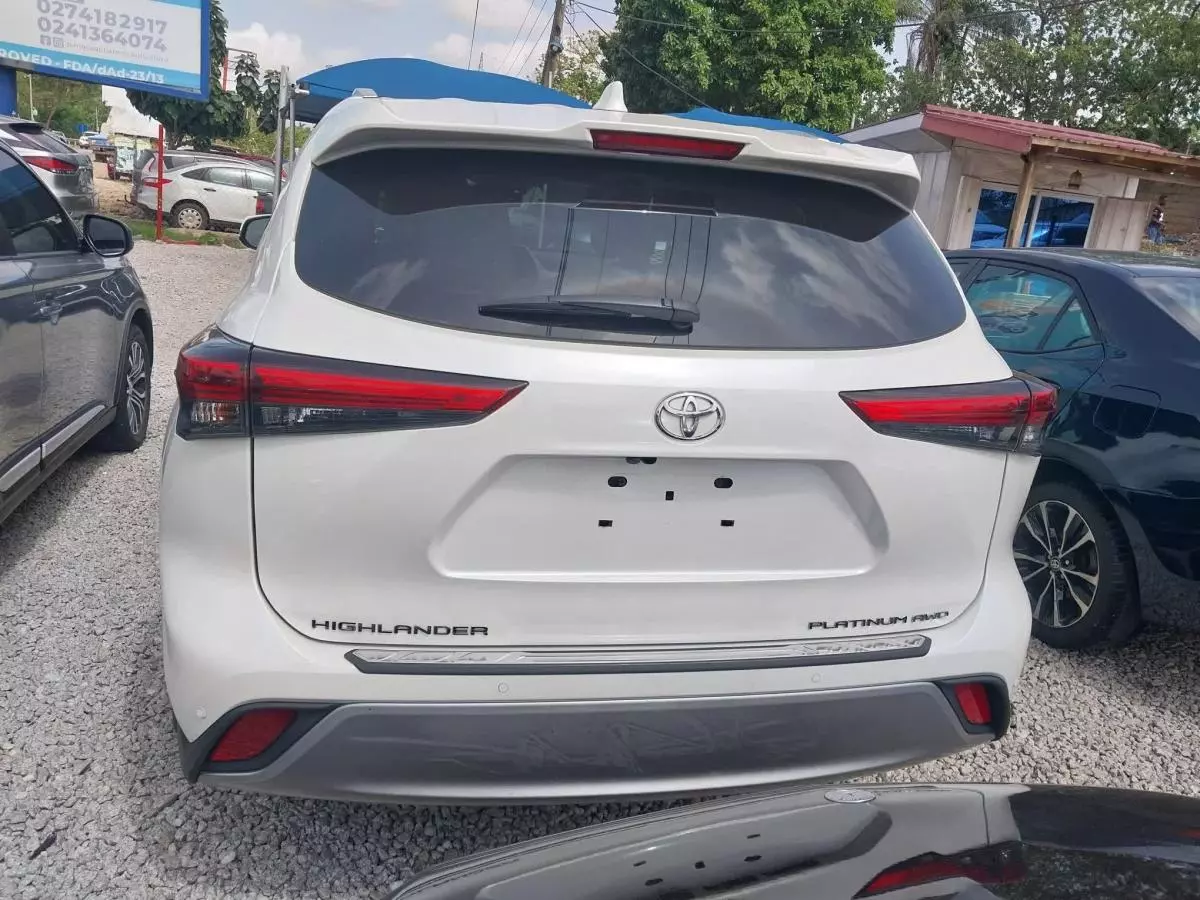 Toyota Highlander   - 2020