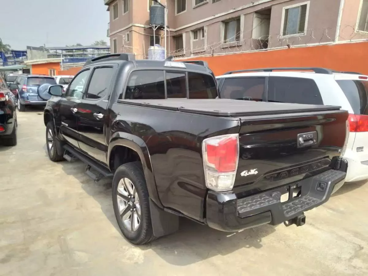 Toyota Tacoma - 2016