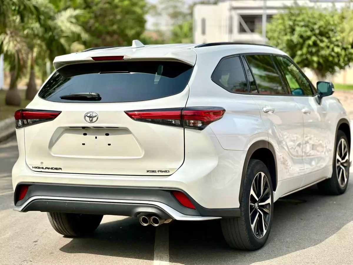 Toyota Highlander   - 2021