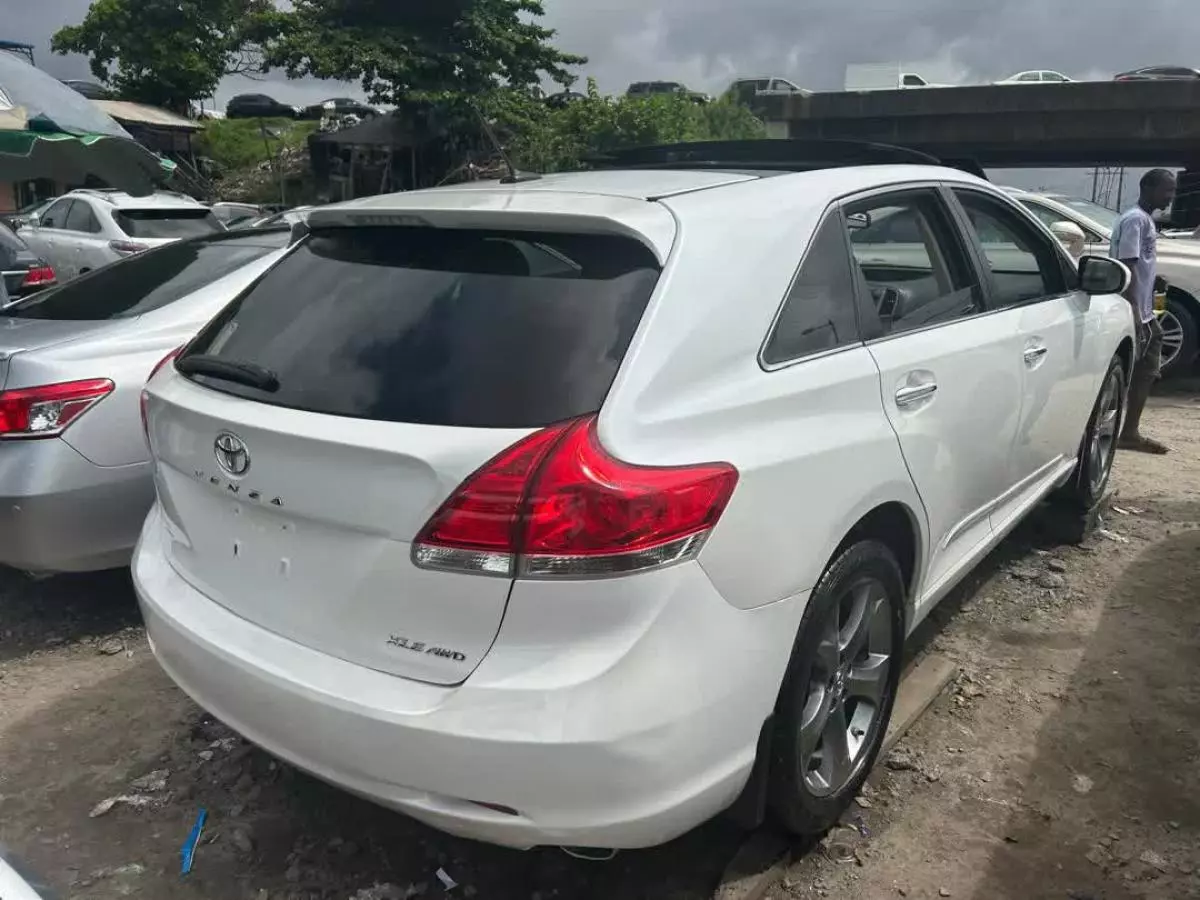 Toyota Venza   - 2012