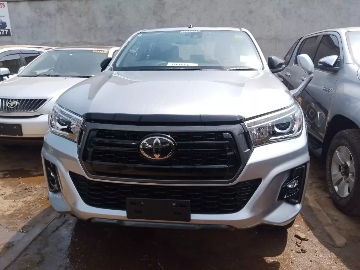 Toyota Hilux   - 2019