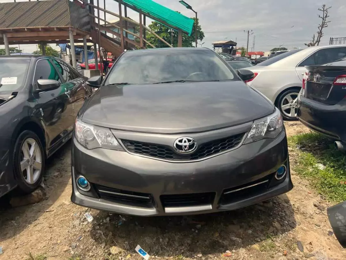 Toyota Camry   - 2013