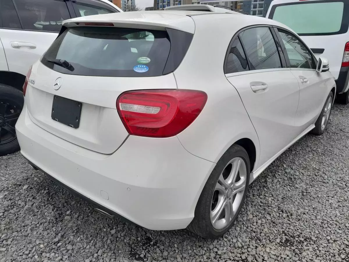 Mercedes-Benz A 180 - 2015
