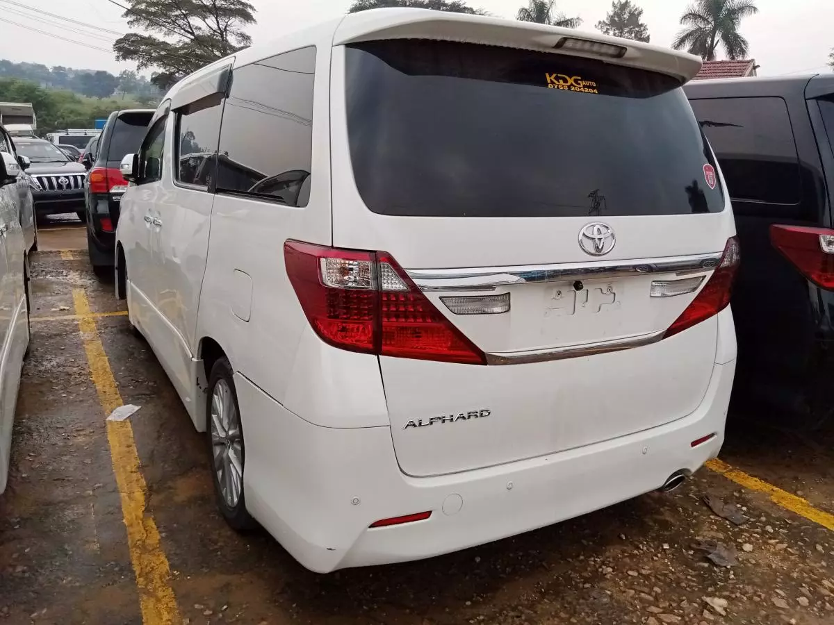 Toyota Alphard   - 2011