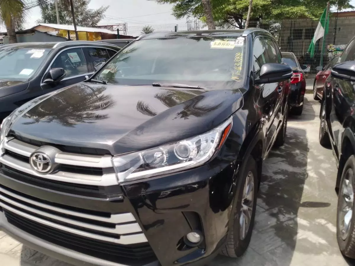 Toyota Highlander   - 2017