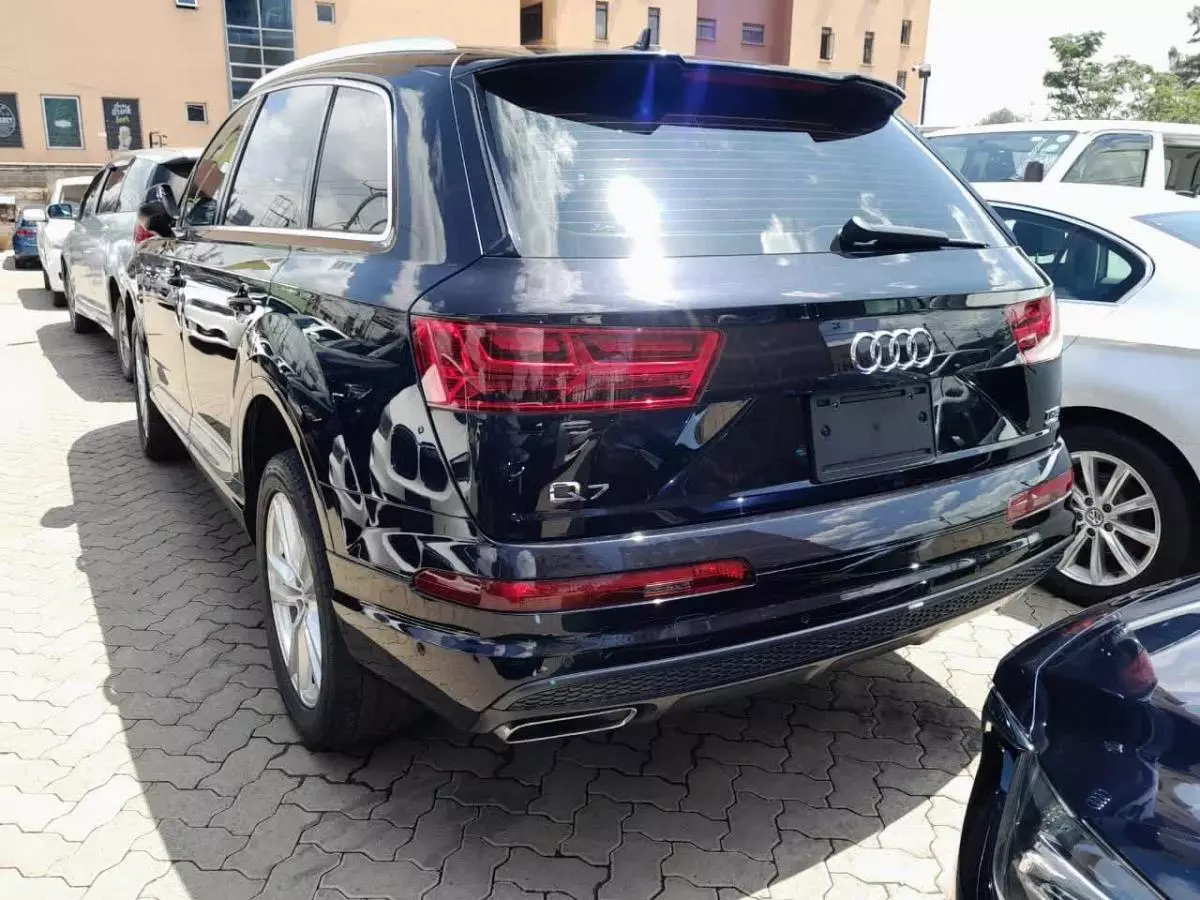 Audi Q7   - 2016