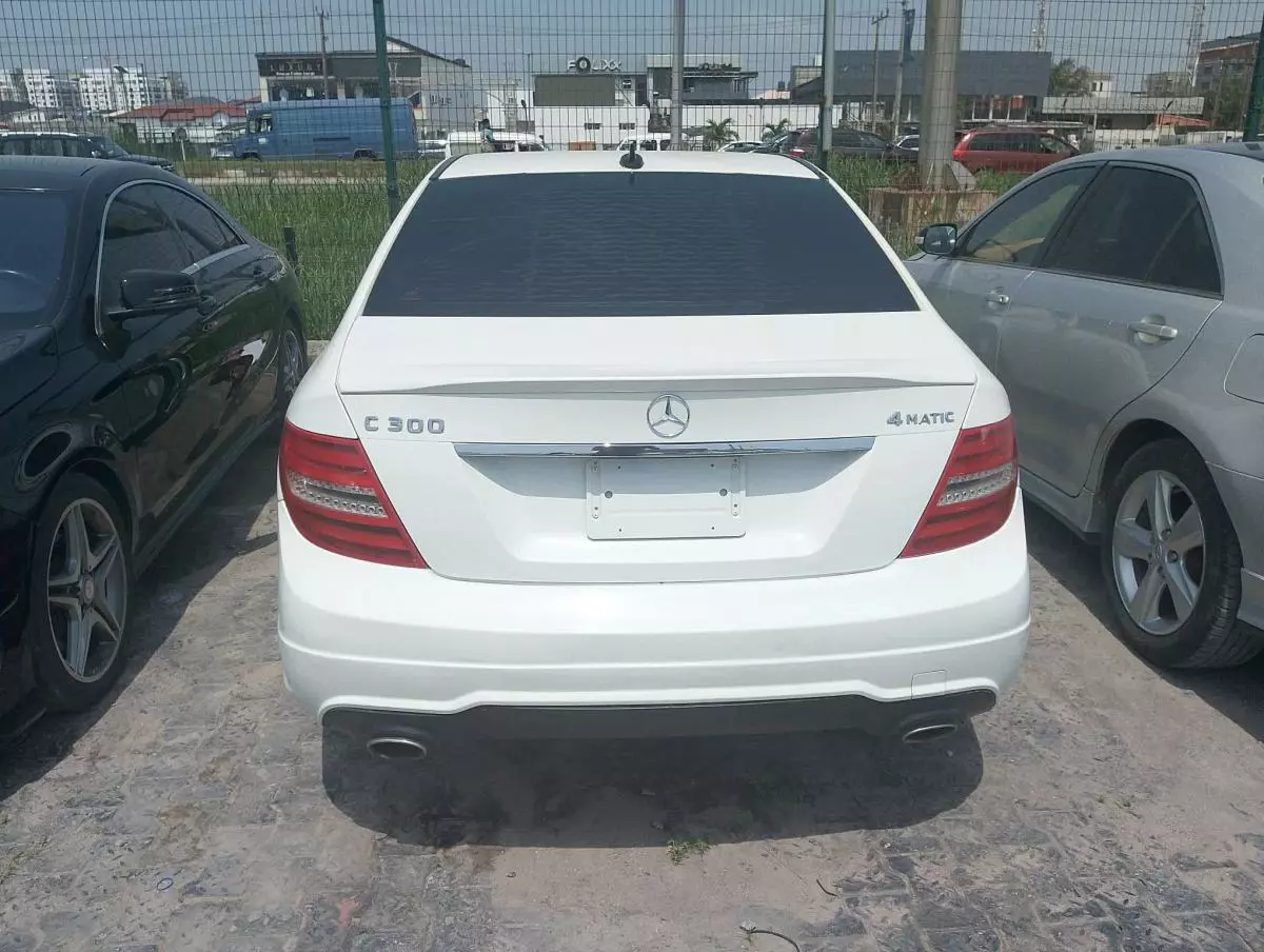 Mercedes-Benz C 300   - 2012