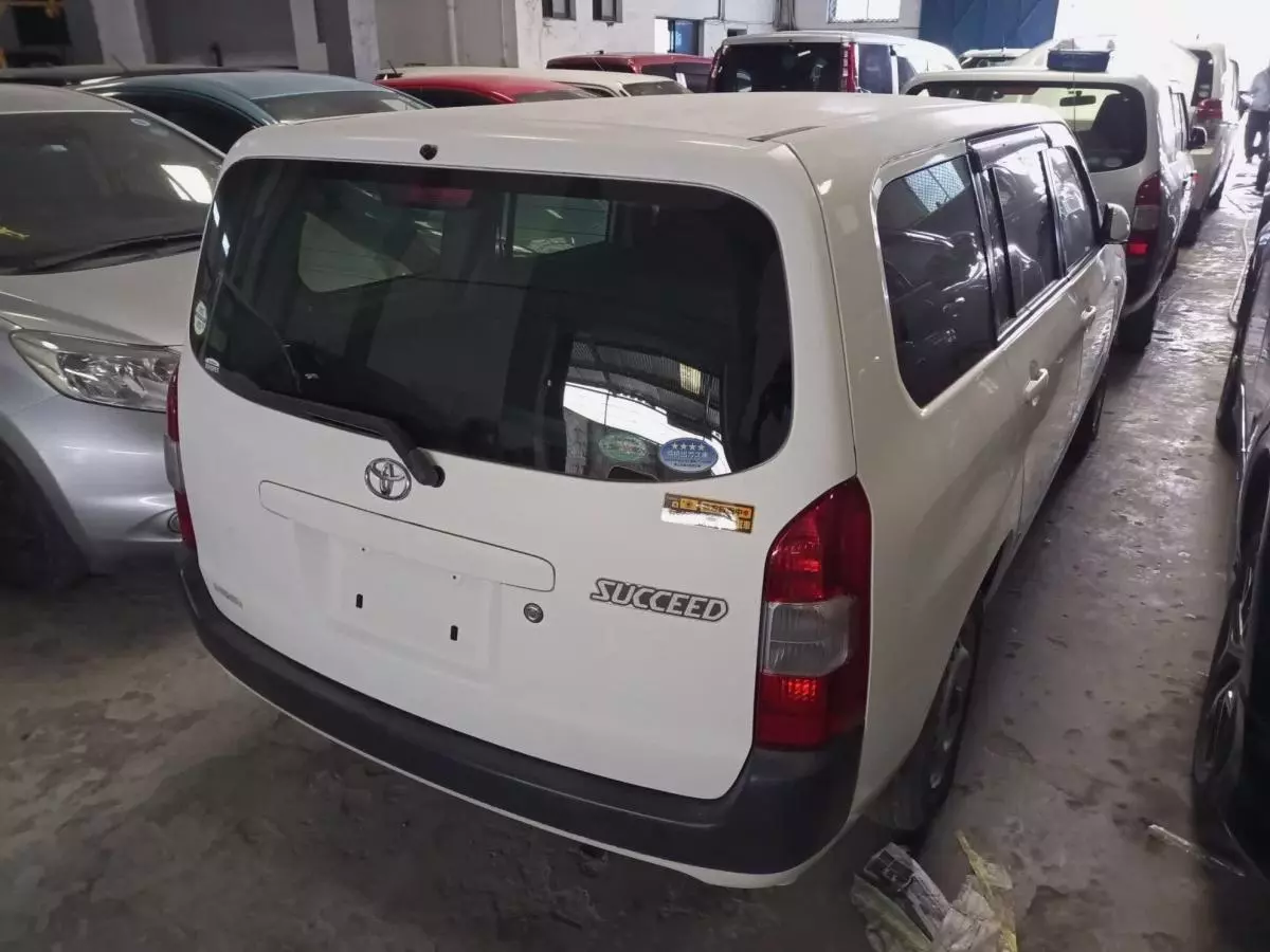 Toyota Succeed  - 2015