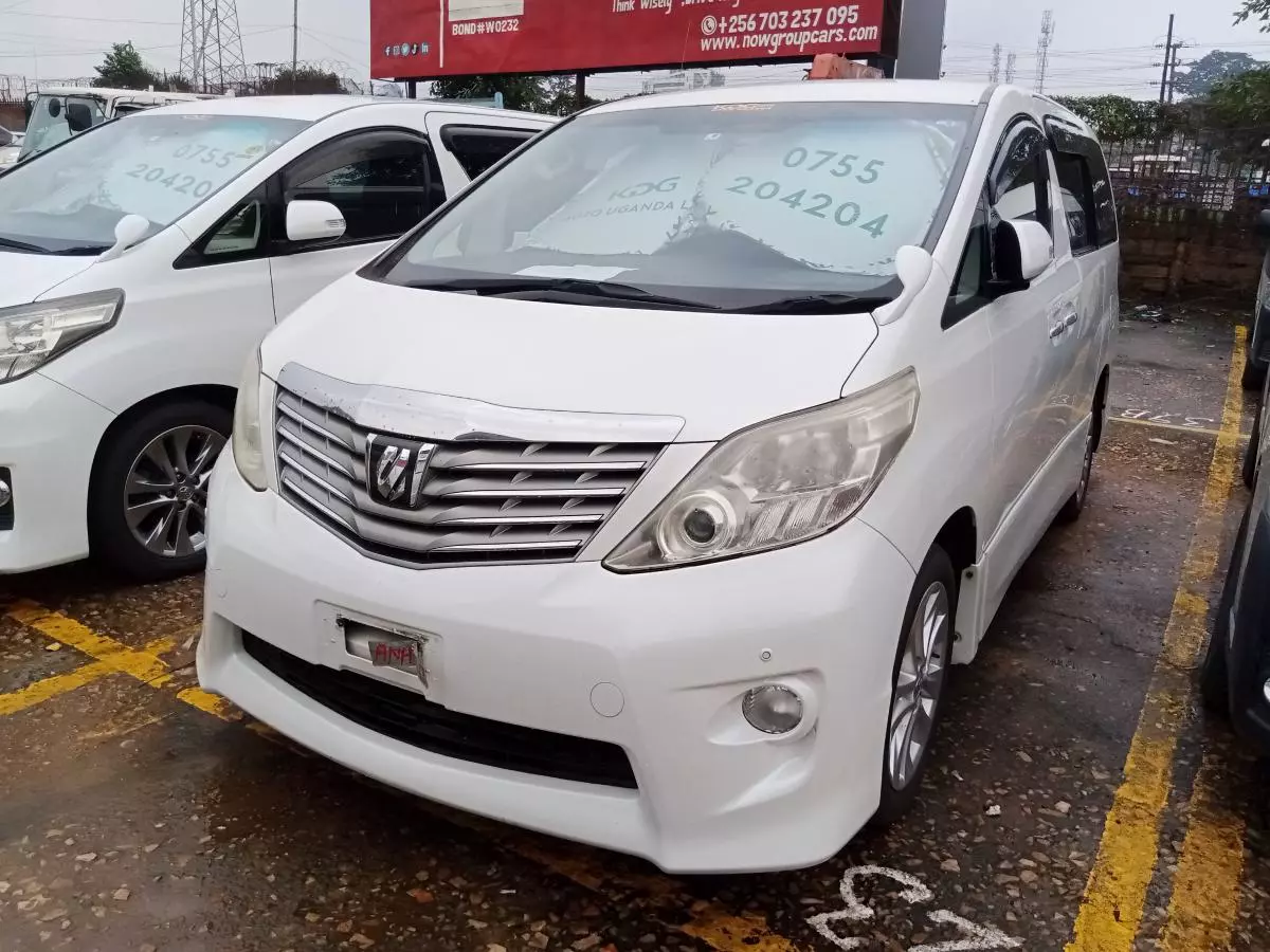 Toyota Alphard   - 2011