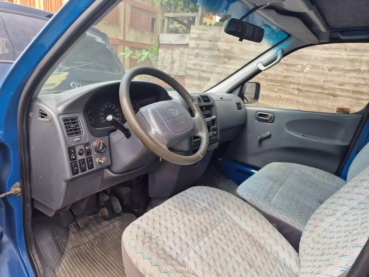 Toyota Hiace   - 2005