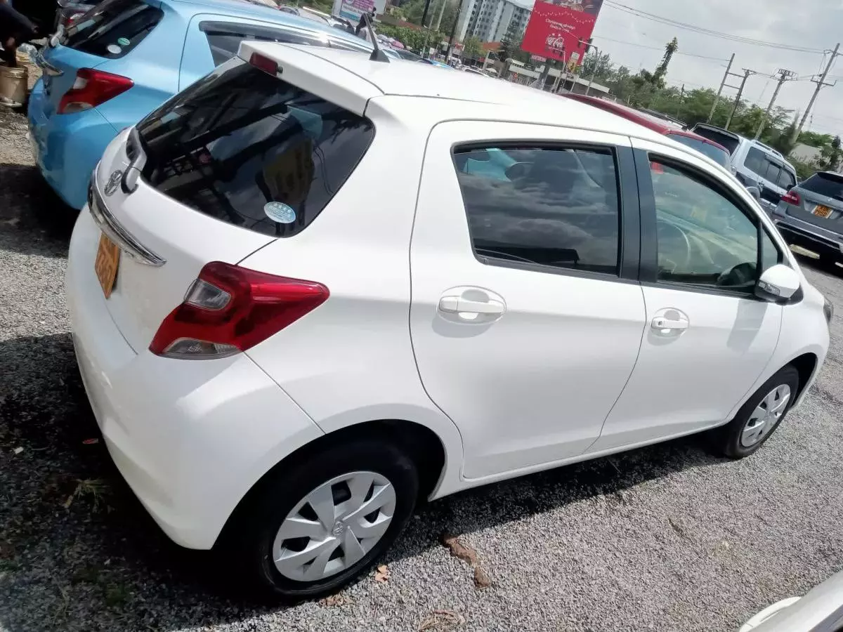 Toyota Vitz - 2015