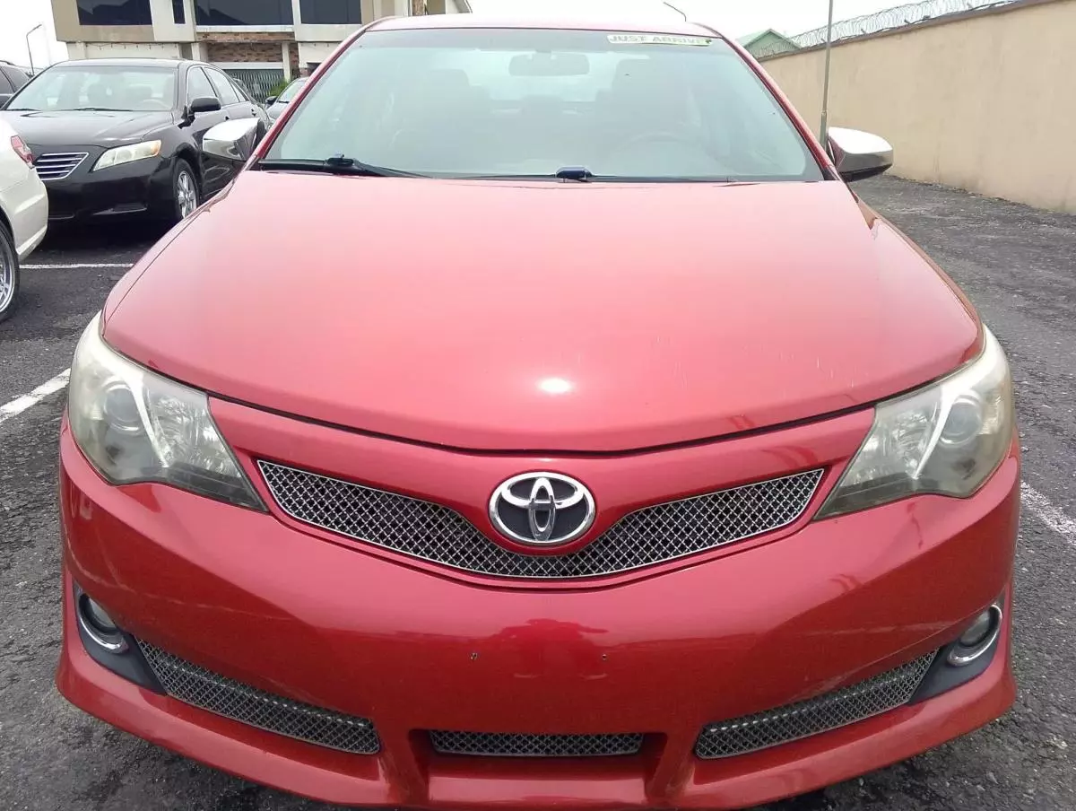 Toyota Camry   - 2012