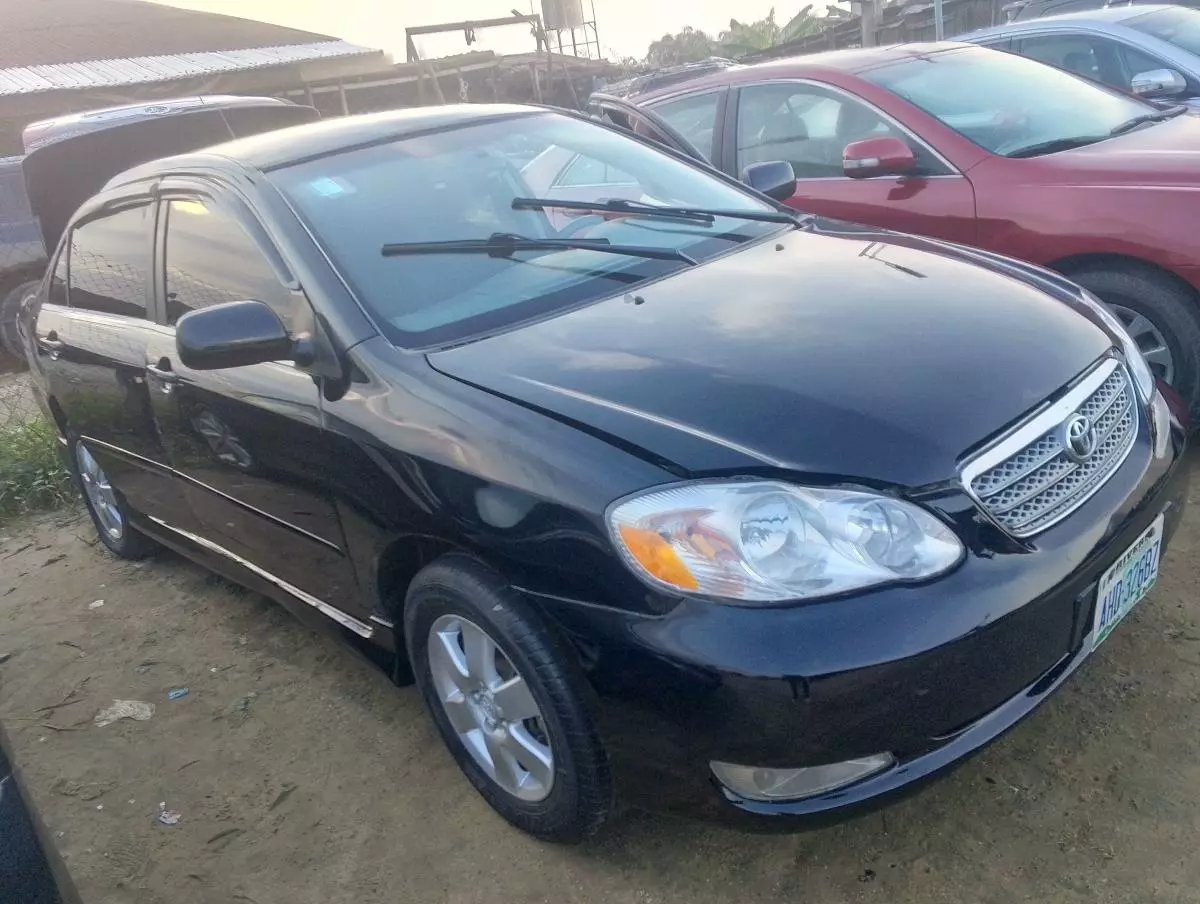 Toyota Corolla   - 2005