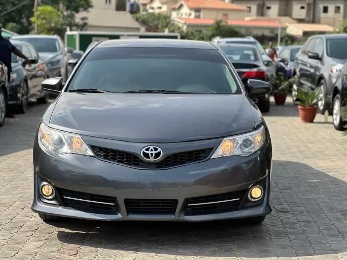 Toyota Camry   - 2013