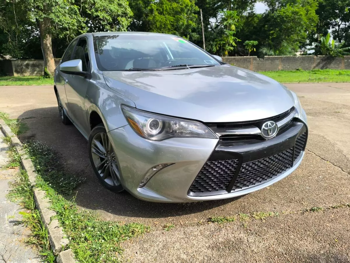 Toyota Camry   - 2016