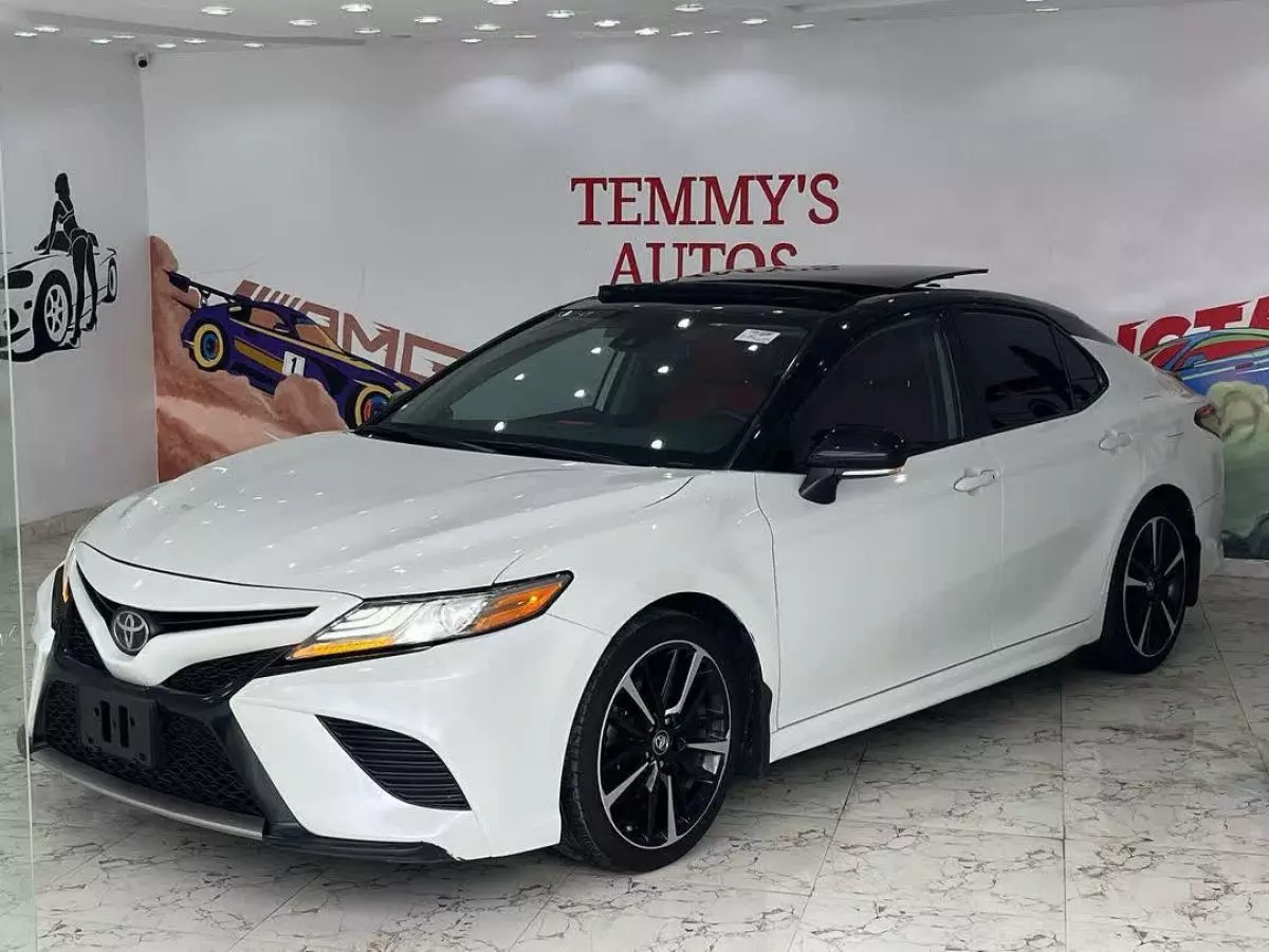 Toyota Camry   - 2018