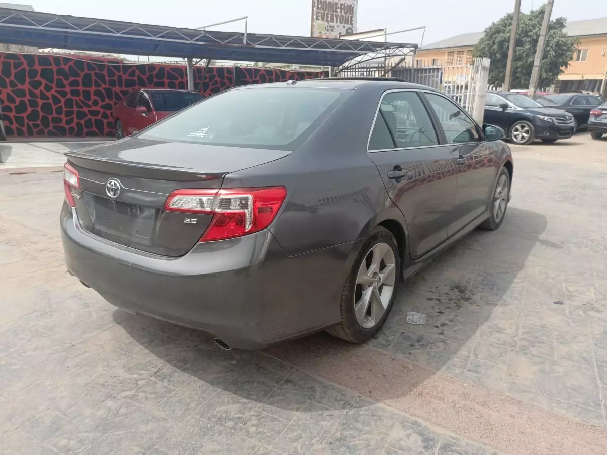 Toyota Camry   - 2014