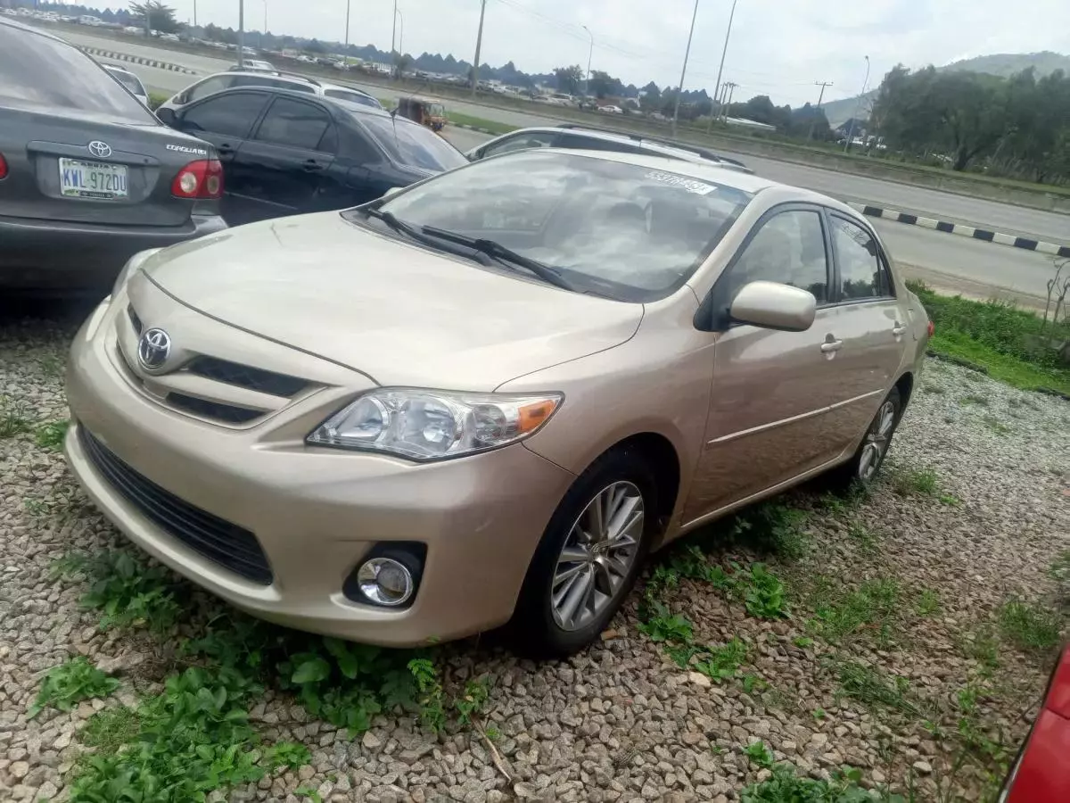 Toyota Corolla   - 2012